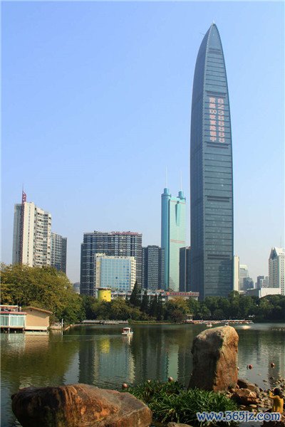 深圳商务模特：专业引领商务成功